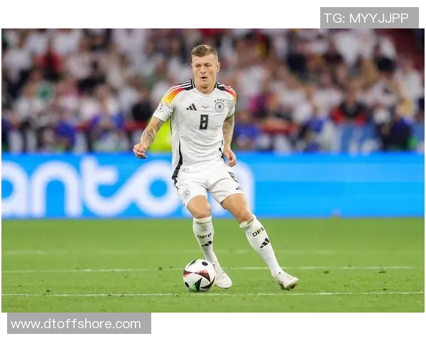 如何通过摄影技巧展现足球明星的魅力与风采 如何通过摄影技巧展现足球明星的魅力与风采